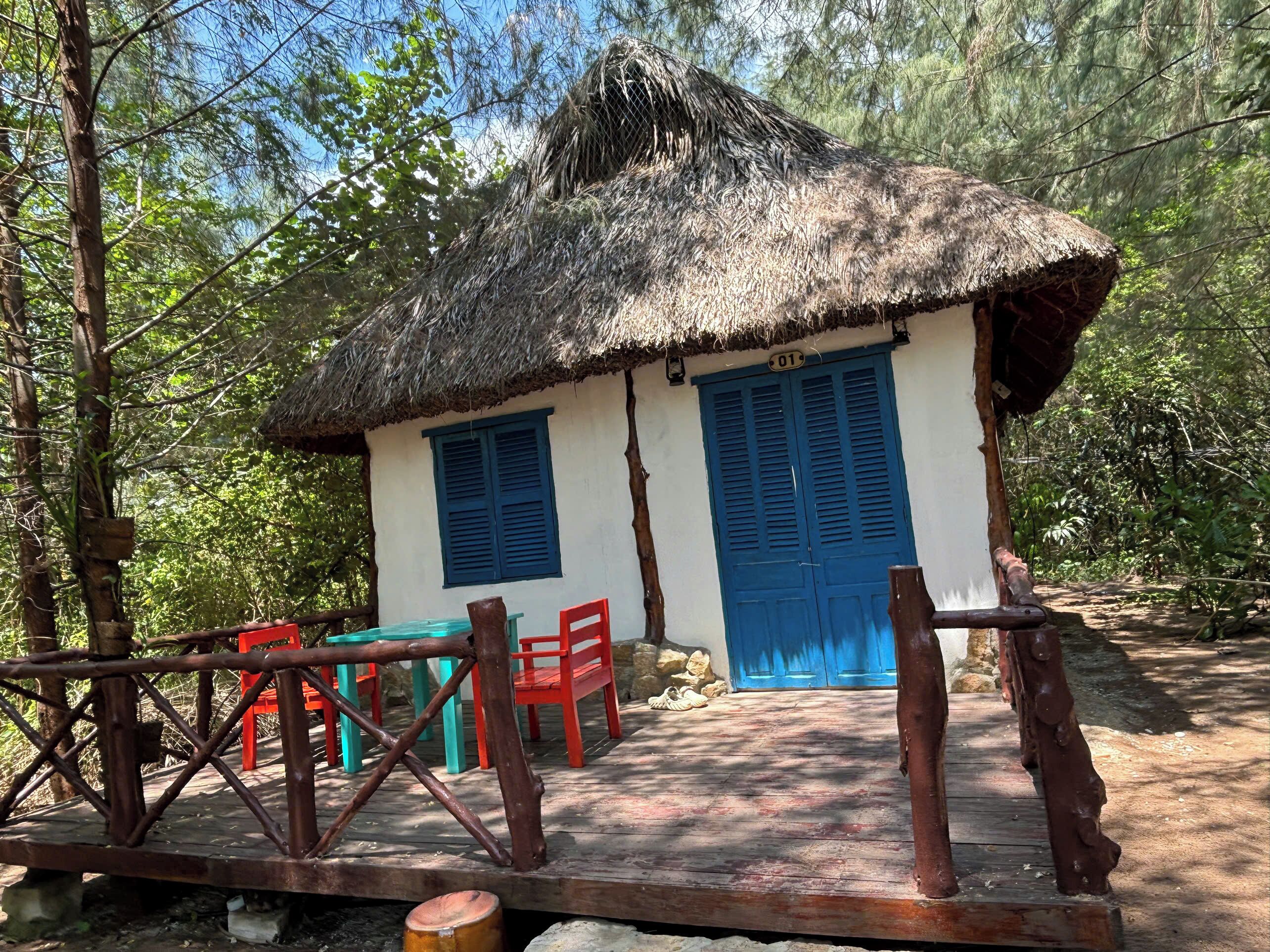 Familjebungalow - utsikt mot trädgården | Restaurang utomhus