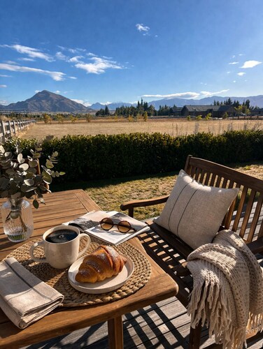 Mountain Views, Coffee & Ski - Wanaka Studio