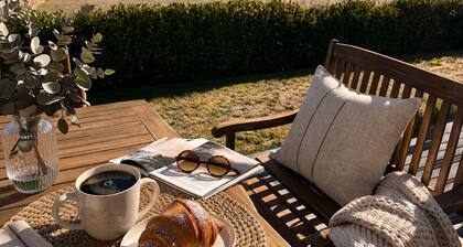 Mountain Views, Coffee & Ski - Wanaka Studio