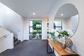 Interior - Treetop Heights | Mountain Views, Wanaka (Wānaka)
