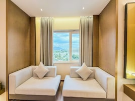 Quarto luxo | Roupas de cama premium, frigobar, cofres nos quartos, escrivaninha