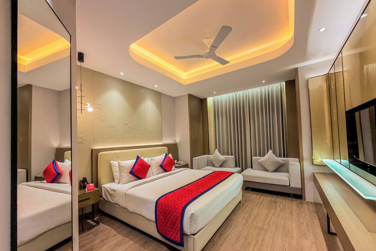 Deluxe Room | Premium bedding, minibar, in-room safe, desk