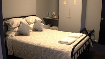 Double Room, 1 Queen Bed, Non Smoking, Private Bathroom