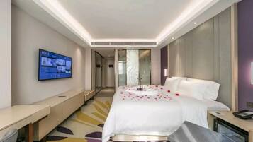 Habitación doble romántica, vista a la ciudad | Escritorio, espacio para trabajar con laptop y wifi gratis