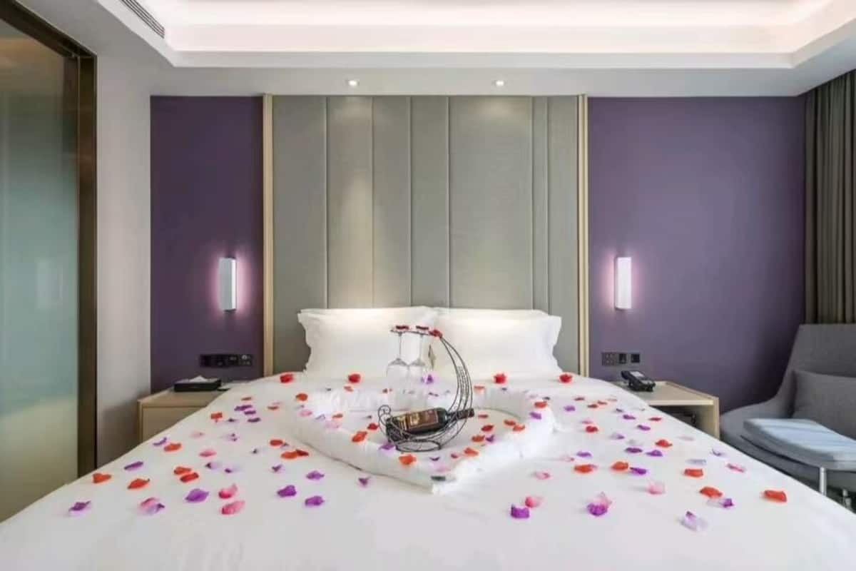 Romantic Double Room, City View | Desk, laptop workspace, free WiFi, bed sheets