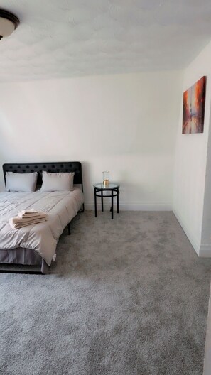 3 bedrooms, iron/ironing board, Internet, bed sheets - A quiet hidden gem (Pittsburgh)