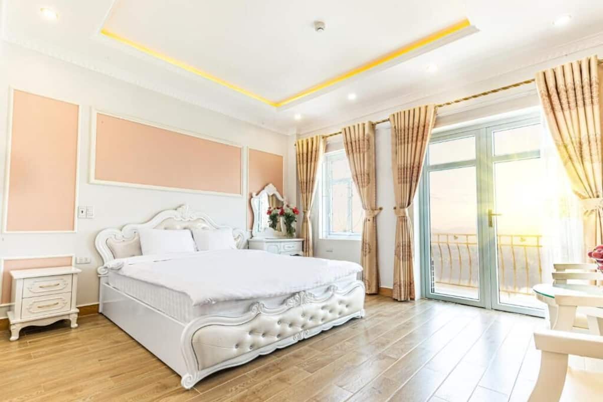 Estúdio básico, sacada, vista para a cidade