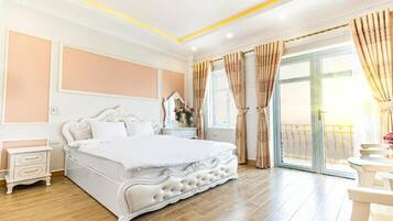 Studio cơ bản, ban công, quang cảnh thành phố | Két bảo mật tại phòng, phòng cách âm