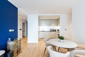 Dining - Stylish 2-Bed by The O2 with Balcony (London)
