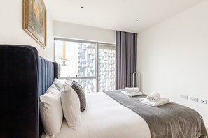 Desk, Internet - Stylish 2-Bed by The O2 with Balcony (London)