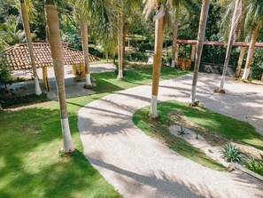 Property grounds - Family Jungle Stay, Minutes to Playa Conchal (Puerto Viejo)