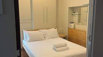 6 bedrooms, iron/ironing board, travel cot, WiFi