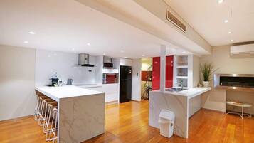 Fridge, microwave, oven, stovetop