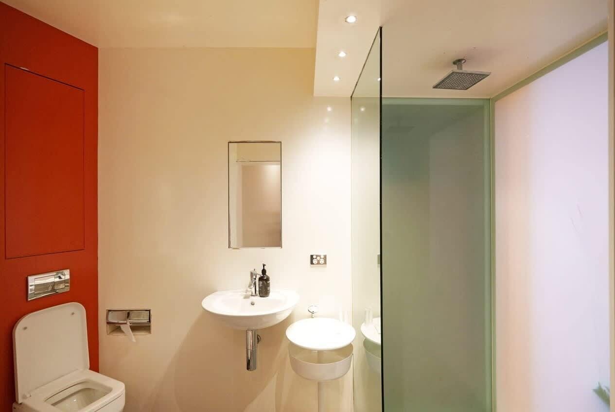 Shower, hair dryer, towels, shampoo