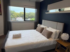 Iron/ironing board, WiFi, bed sheets - 23 Coastline 3-Level Luxe Home Theatre &Pool House (Ocean Reef)