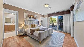 4 bedrooms, desk, iron/ironing board, travel cot