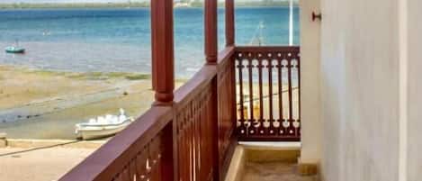 Standard Twin Room, Balcony, City View | Property grounds