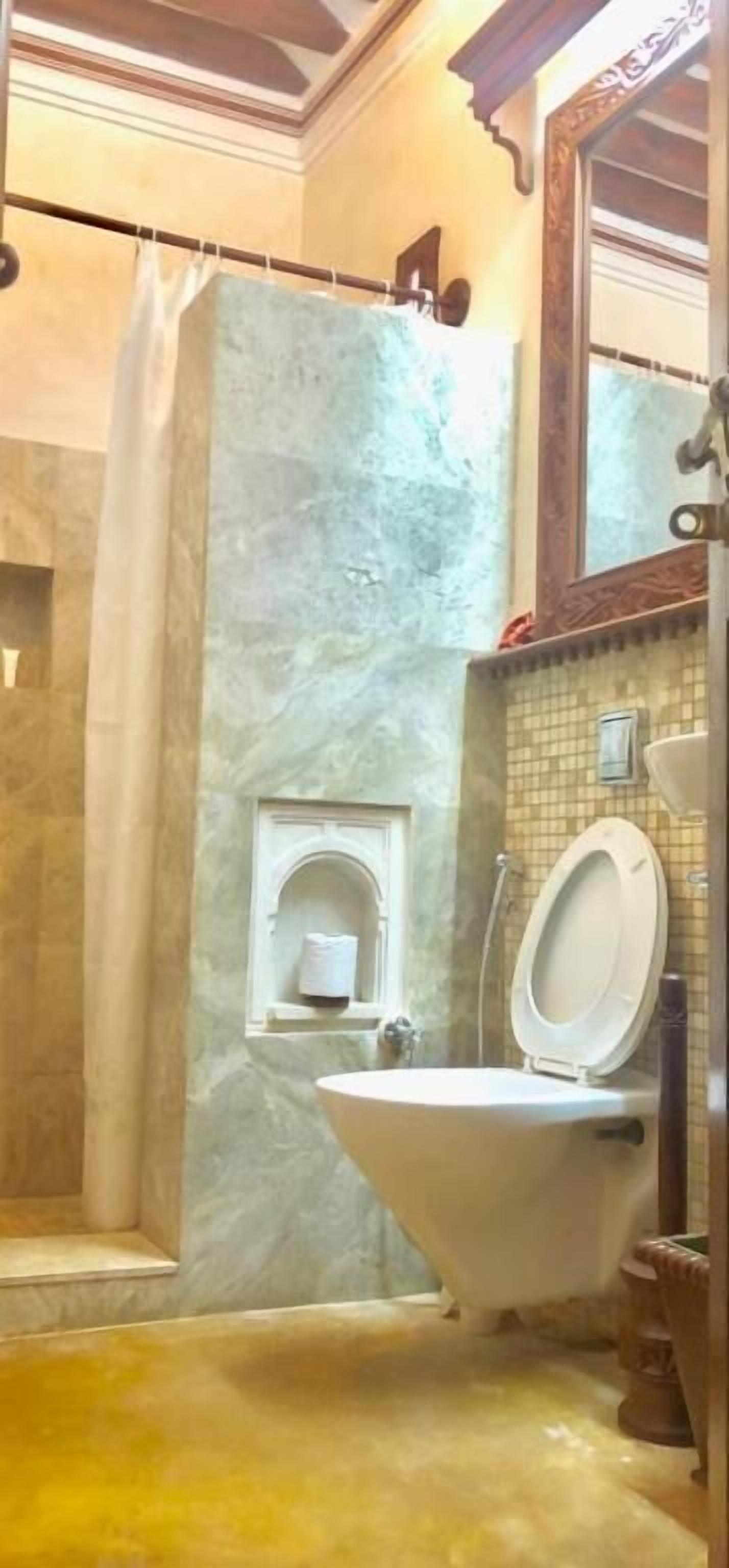 Standard Double Room, Balcony, City View | Bathroom