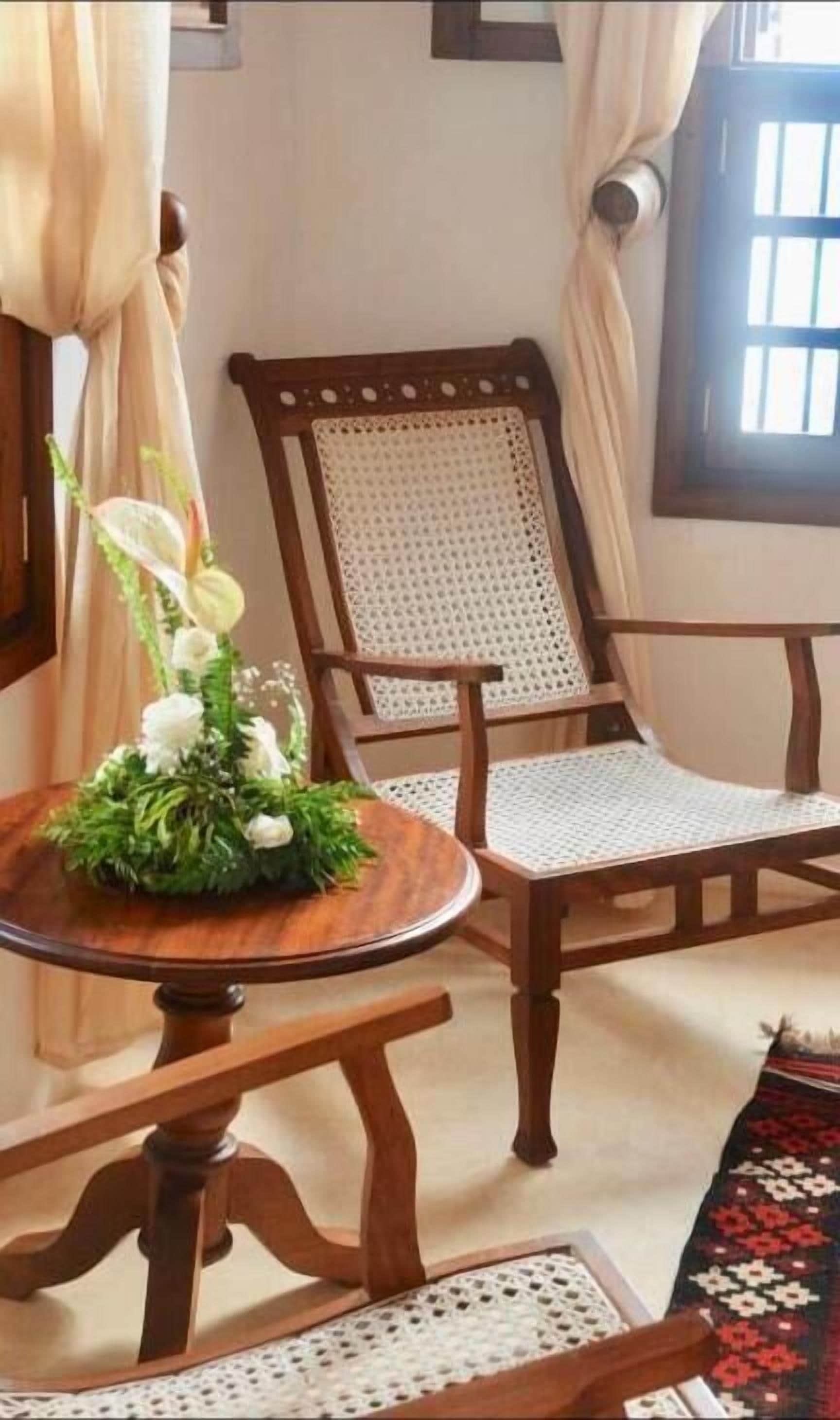 Superior Double Room, Balcony, City View | Interior