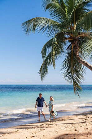 Beach nearby, sun-loungers, beach towels - 2BR Coastal Stay w/ Ocean View Sol de Arena F3 (Las Terrenas)