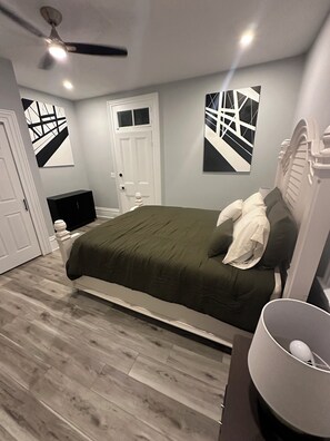 Room - Spacious 3-bedroom townhome in Pittsburgh's famous Northside. (Pittsburgh)