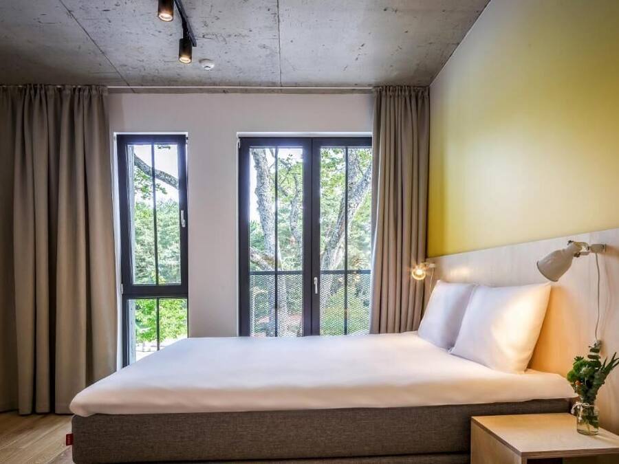 Habitación familiar, cocina, vistas a la ciudad | Tabla de planchar con plancha y wifi gratis