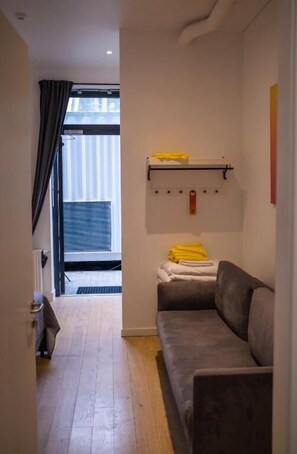 Comfort Studio | Living area | TV