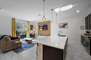Private kitchen - Storybook Dreams Villa with Private Pool + Themed Rooms, < 10 Mil to Disney (Davenport)