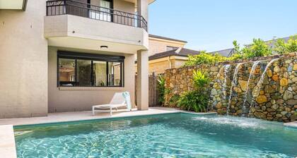 Stone & Sand - spacious coastal retreat in quiet location