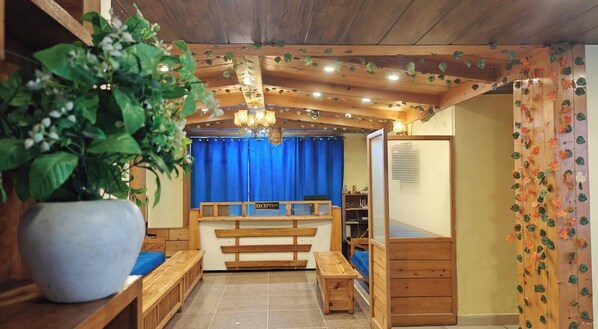 Reception - Hotel TangleWood Villa (Manali)