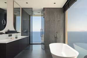 Shower, hair dryer, towels, soap - Seafront Cliff Villa with Infinity Pool & Wellness (Iraklio)