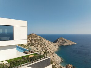 Exterior - Seafront Cliff Villa with Infinity Pool & Wellness (Iraklio)