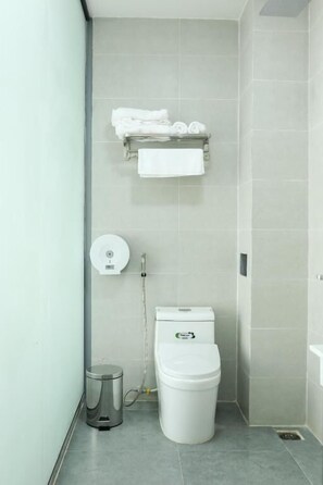 Basic Studio, City View | Bathroom | Slippers, towels - AOC HOTEL (Cao Lanh)