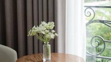 Basic Studio, Garden View | Interior