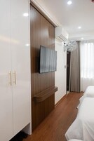 Basic Studio, Garden View | Interior
