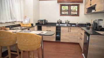 Cottage, Patio, Mountain View | Private kitchen