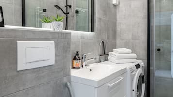 Superior Apartment, Balcony, City View | Bathroom