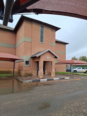 Apartment, 1 Bedroom | Exterior - Serene 1-bedroom Apartment in Bloemfontein (Bloemfontein)