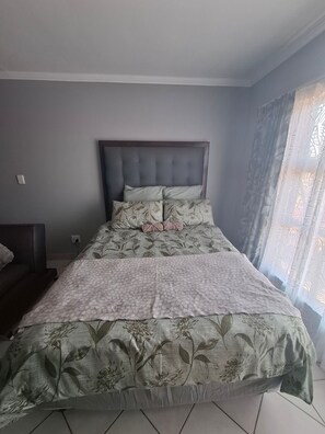 Apartment, 1 Bedroom | 1 bedroom - Serene 1-bedroom Apartment in Bloemfontein (Bloemfontein)