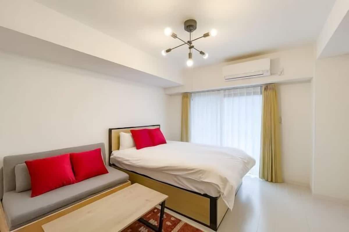 WiFi (free), bed sheets