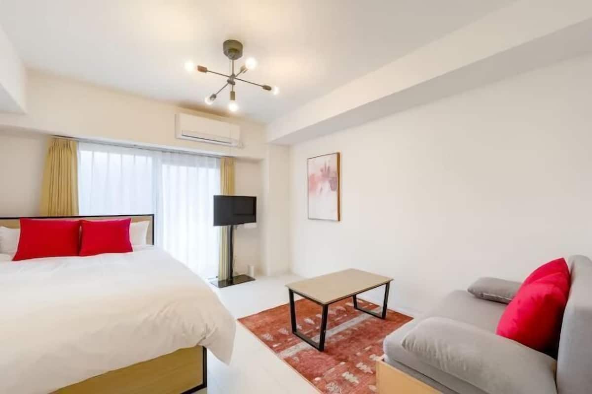 WiFi (free), bed sheets