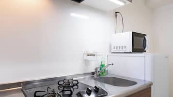 Apartment(d06), Non Smoking | Private kitchen | Fridge, microwave, stovetop, cookware/dishes/utensils