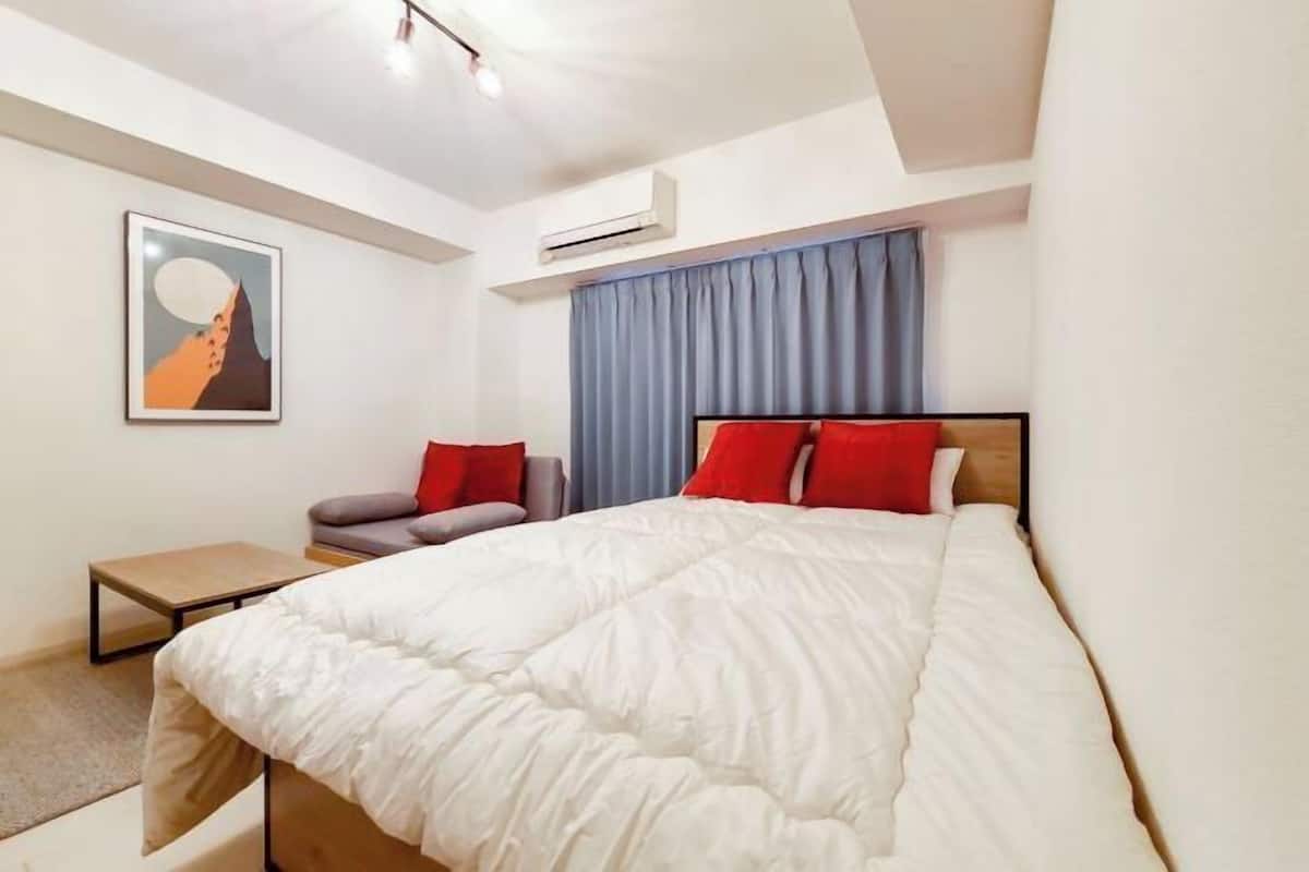 WiFi (free), bed sheets