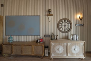 Habitación senior, vista al desierto | Interior