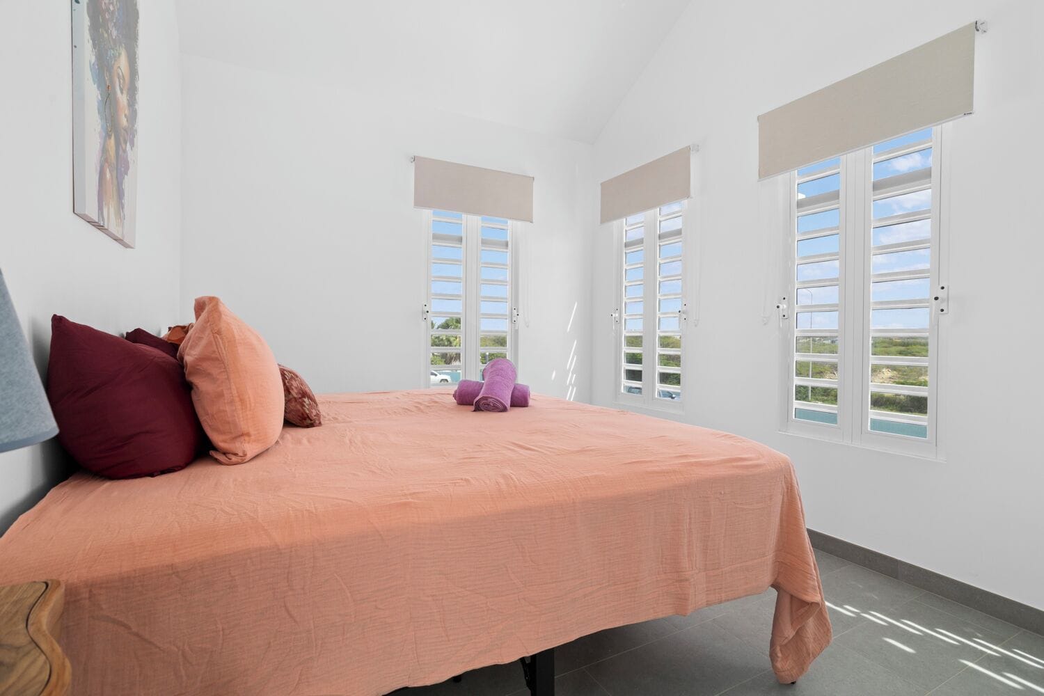 2 bedrooms, internet, bed sheets