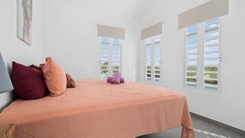 2 bedrooms, internet, bed sheets