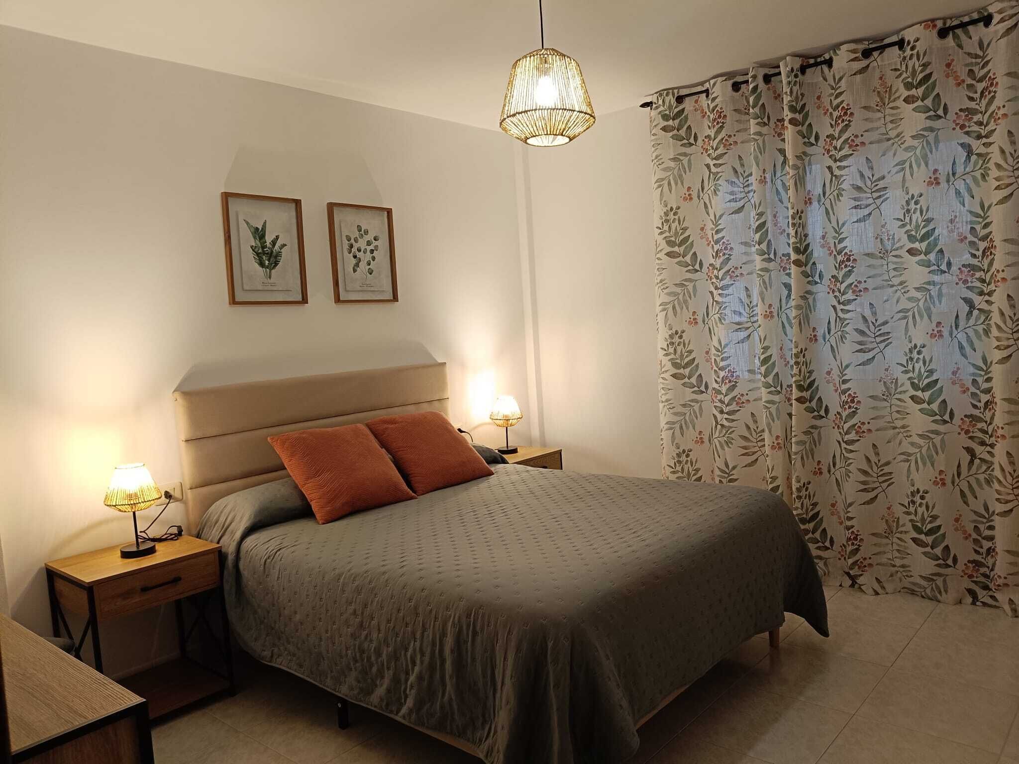 3 habitaciones, tabla de planchar con plancha, internet y ropa de cama 