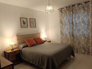3 bedrooms, iron/ironing board, Internet, bed sheets - MUGARDOS HOUSE (Mugardos)