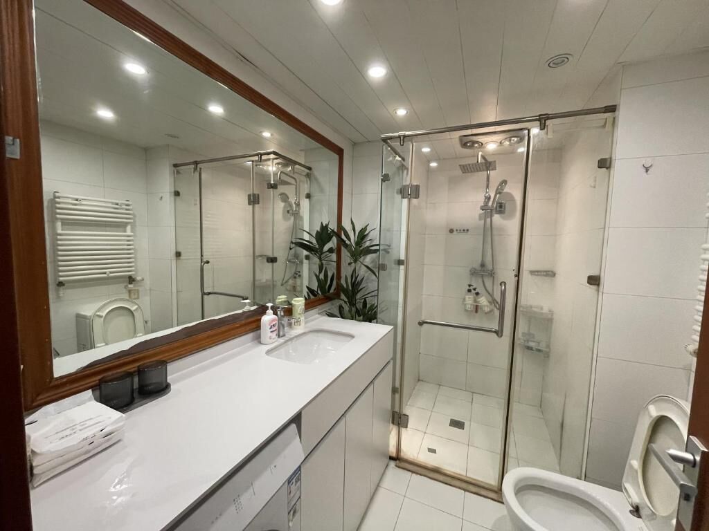 Estudio clásico, balcón | Baño