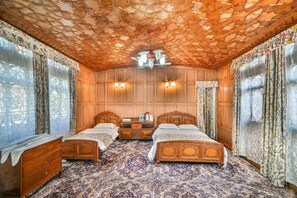 Superior Room | In-room safe, desk, soundproofing, free WiFi - Firdous Houseboats at Dal Lake (Srinagar)